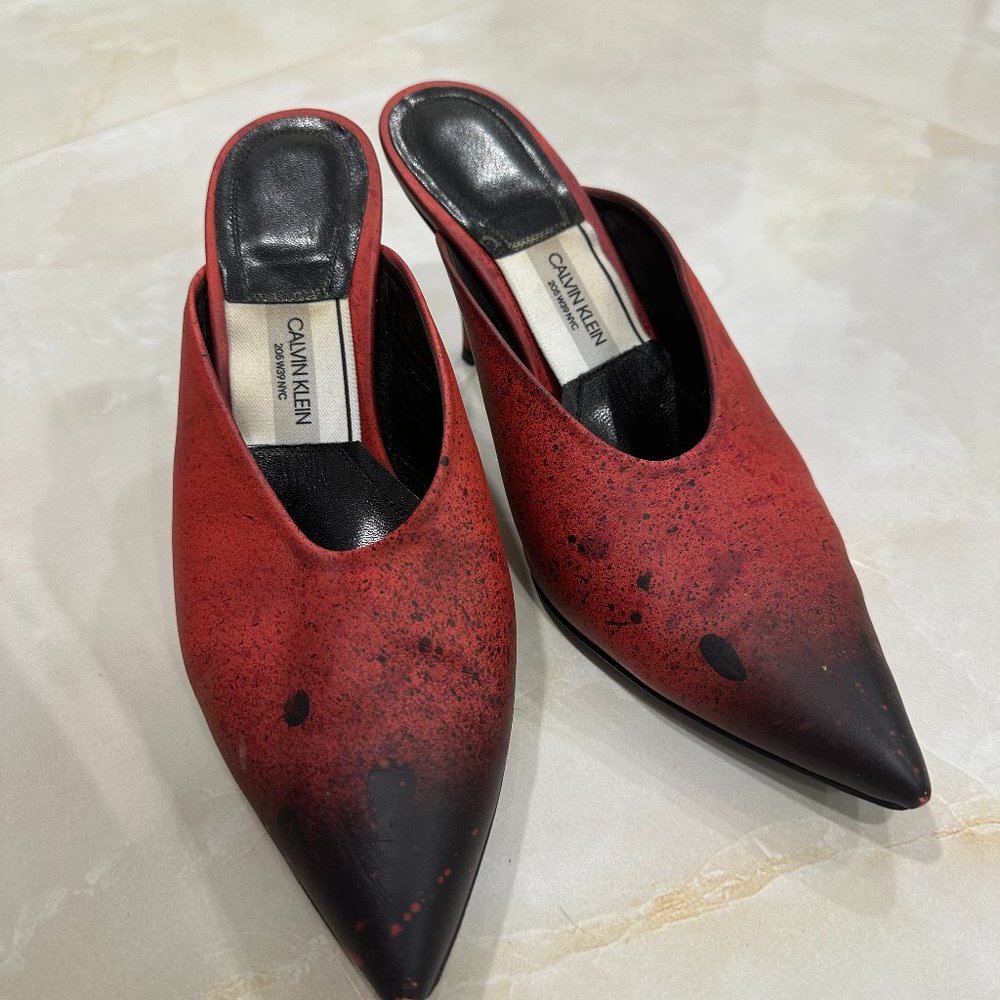 Calvin Klein 206 W39 NYC Red Splash - Size 7 US Womens